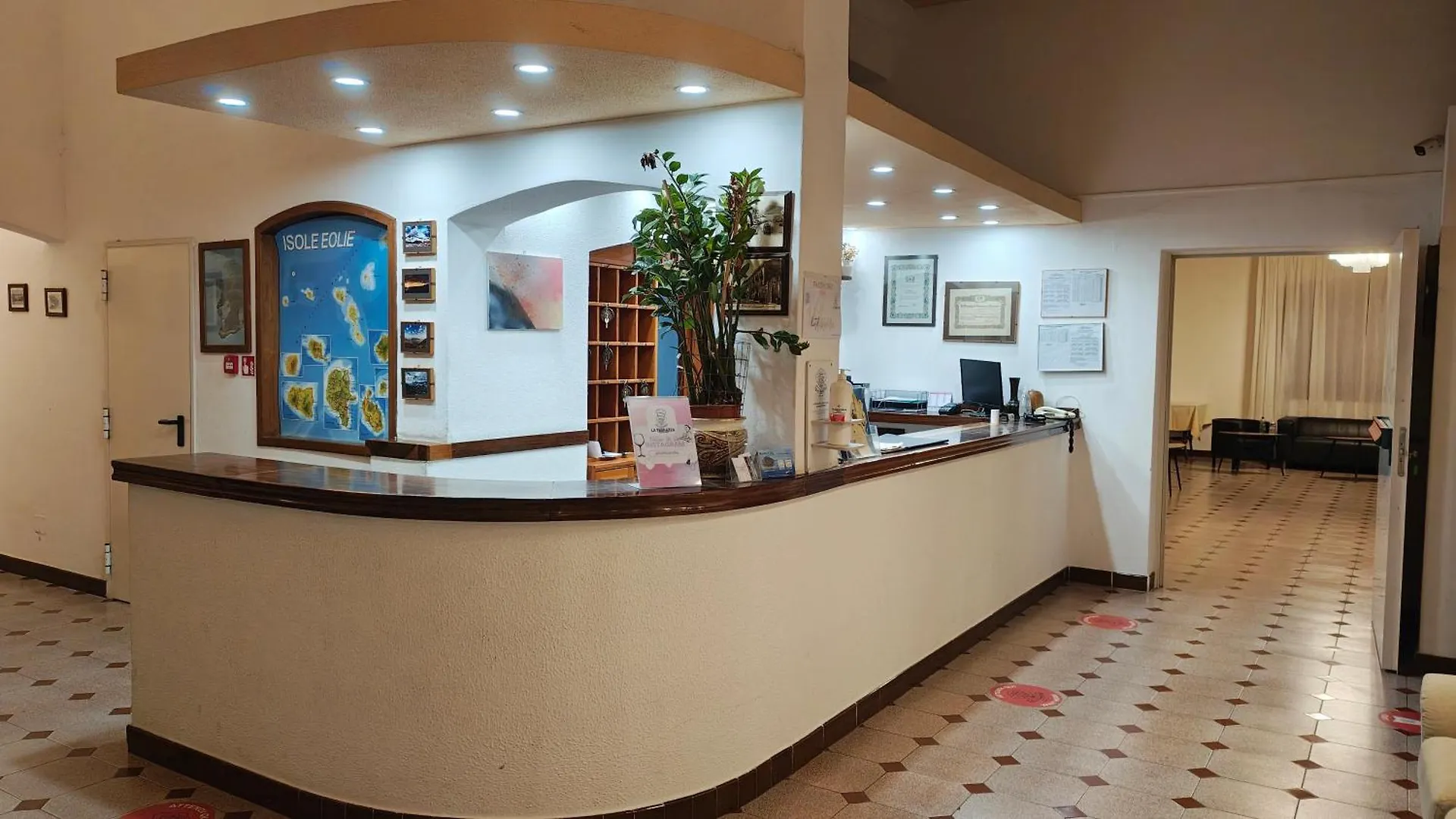 Hotel La Filadelfia Città di Lipari 3*,  Italia